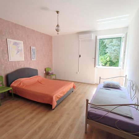 Bright And Colourful Apartment Luce -Sandy Beach Split Exterior photo